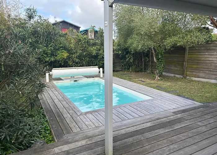 Avec Piscine 라테스트드뷔크